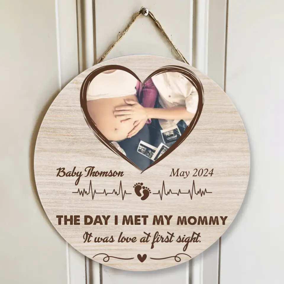 The Day I Met My Mommy - Personalized Round Wooden Sign - Best Meaningful Gifts for New Mom - 209IHPTHRW283
