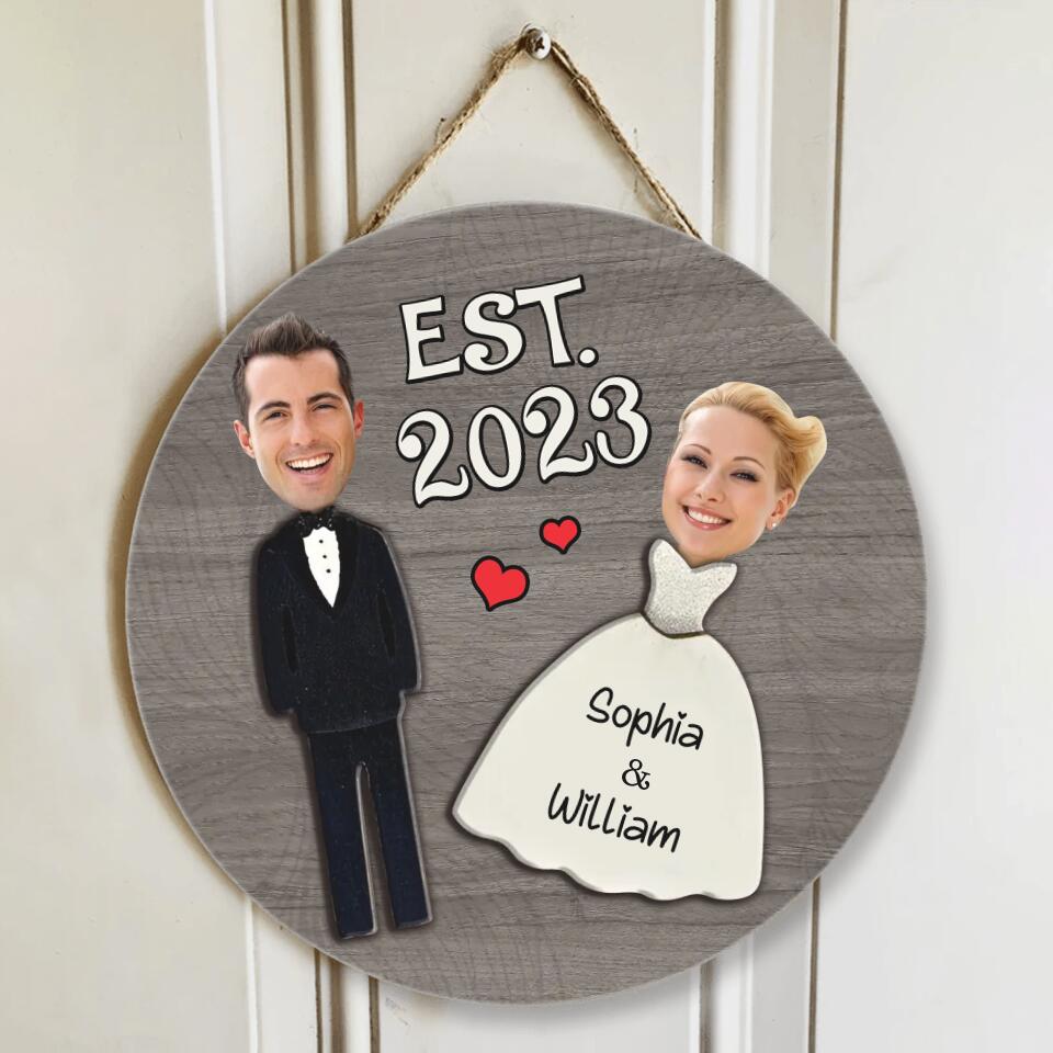 Couple Wooden Sign Groom And Bride Costume - Wedding Couple - Custom Face Upload Photo - Round Wooden Sign
