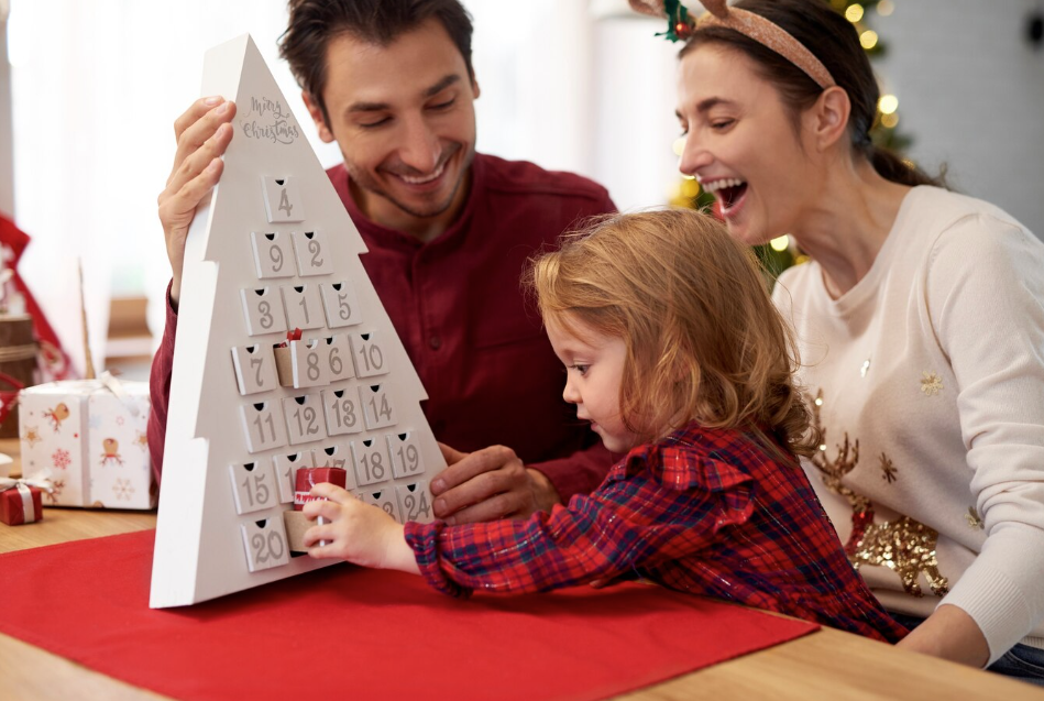 How To Put Tissue Paper In A Gift Bag: Easy Steps With Pictures - Loveable