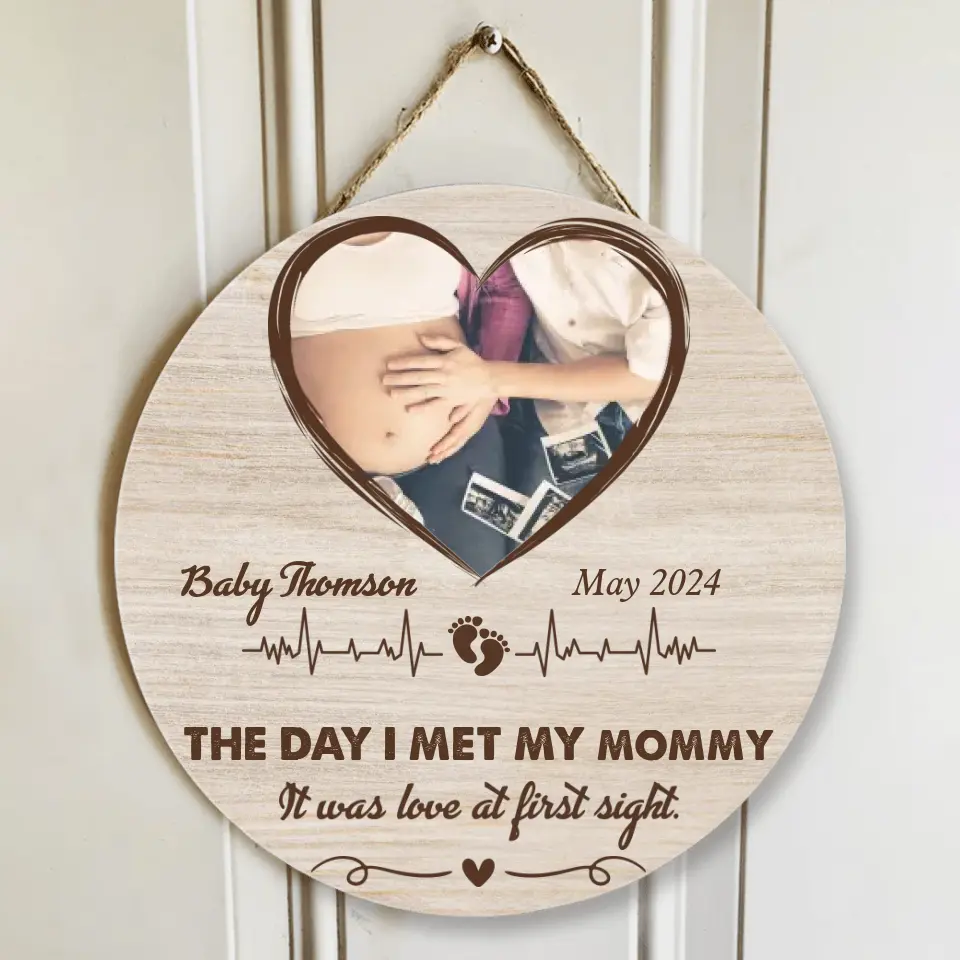 The Day I Met My Mommy - Personalized Round Wooden Sign - Best Meaningful Gifts for New Mom - 209IHPTHRW283