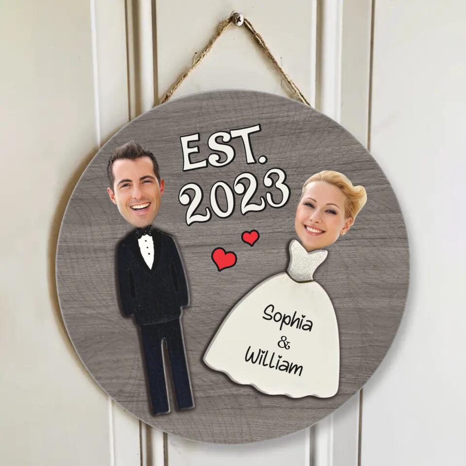 Couple Wooden Sign Groom And Bride Costume - Wedding Couple - Custom Face Upload Photo - Round Wooden Sign