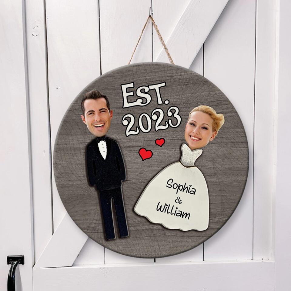 Couple Wooden Sign Groom And Bride Costume - Wedding Couple - Custom Face Upload Photo - Round Wooden Sign