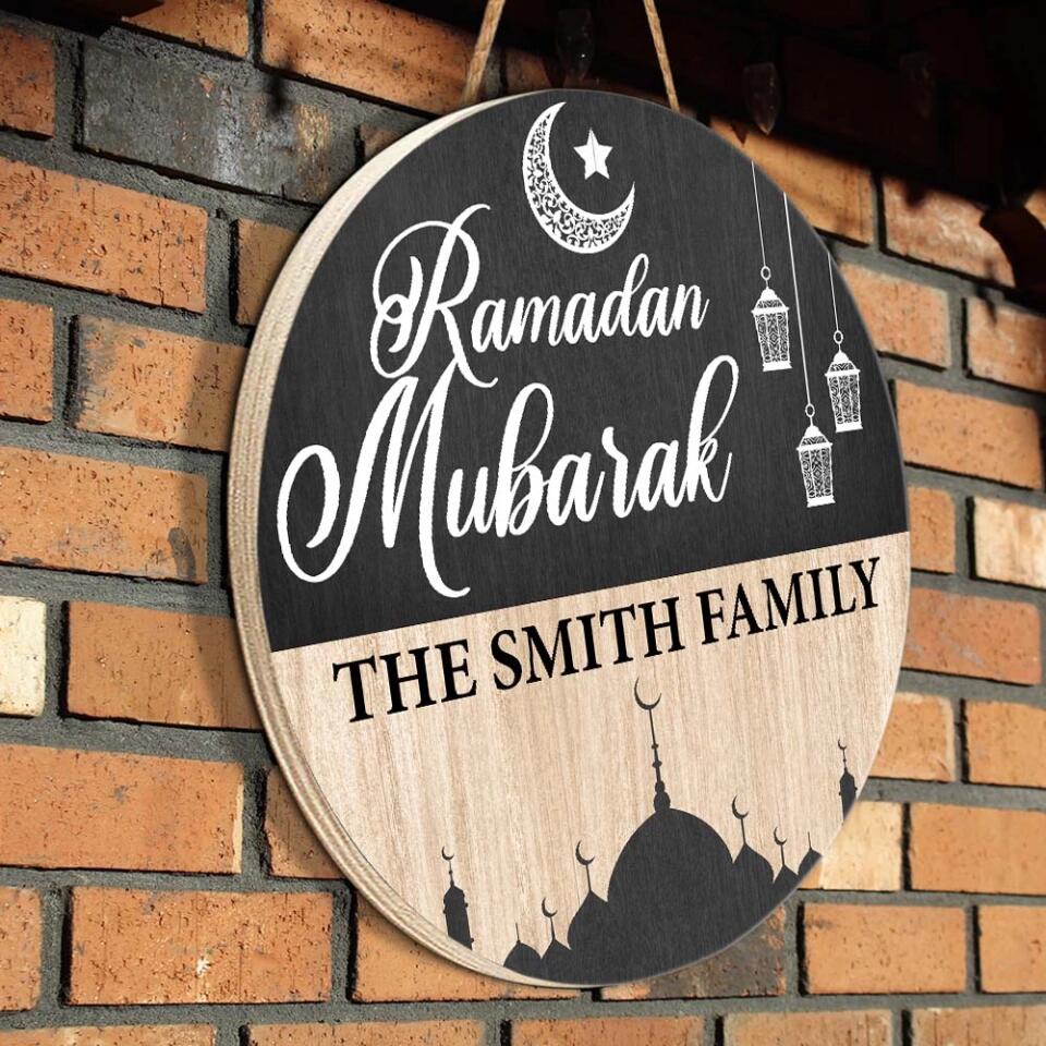 Ramadan Mubarak - Eid Gift for Family - Round Wooden Sign